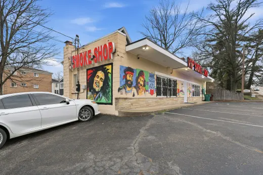 1917 Sutton Ave. Cincinnati, OH 45230