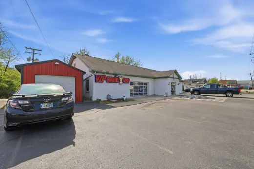 619 Green Blvd, Aurora, IN 67001