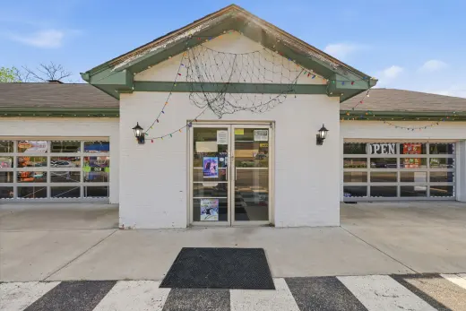 619 Green Blvd, Aurora, IN 67001